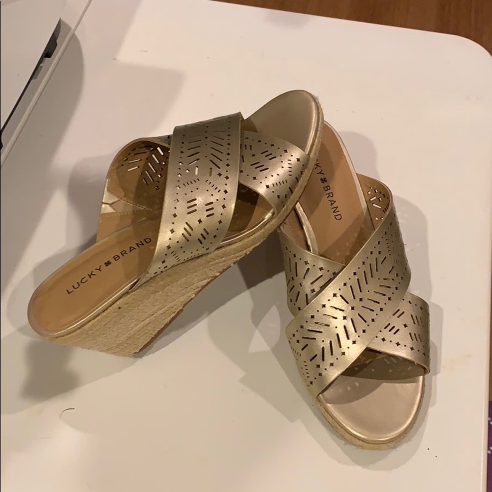 Lucky Brand platinum metallic wedge